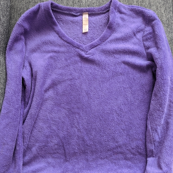 Sweaters - Picture 5 of 9